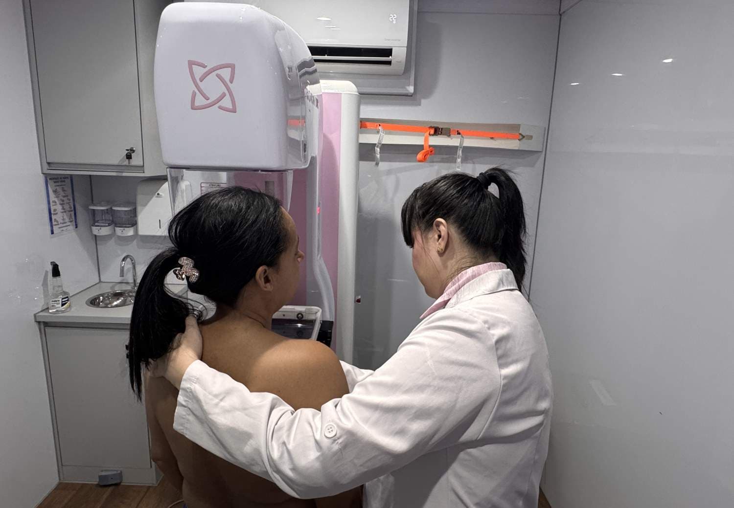 Outubro Rosa: Governo de SC oferta 25 mil exames em um ano das Carretas da Saúde da Mulher pelo estado - Rádio Araranguá FM 95.5