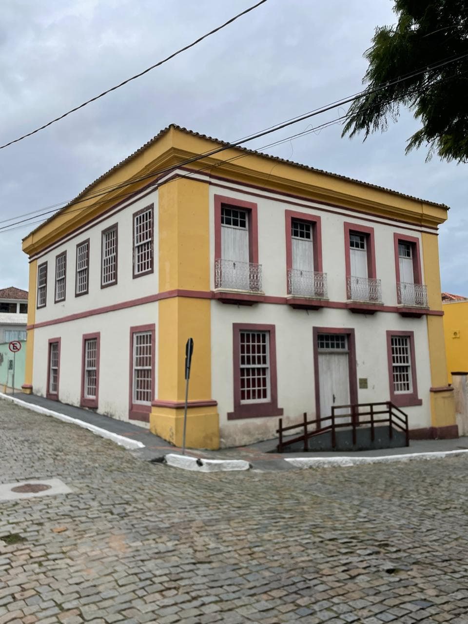 Jovens de São José Publicam Livro Sobre Cidadania Digital Após Projeto Cultural