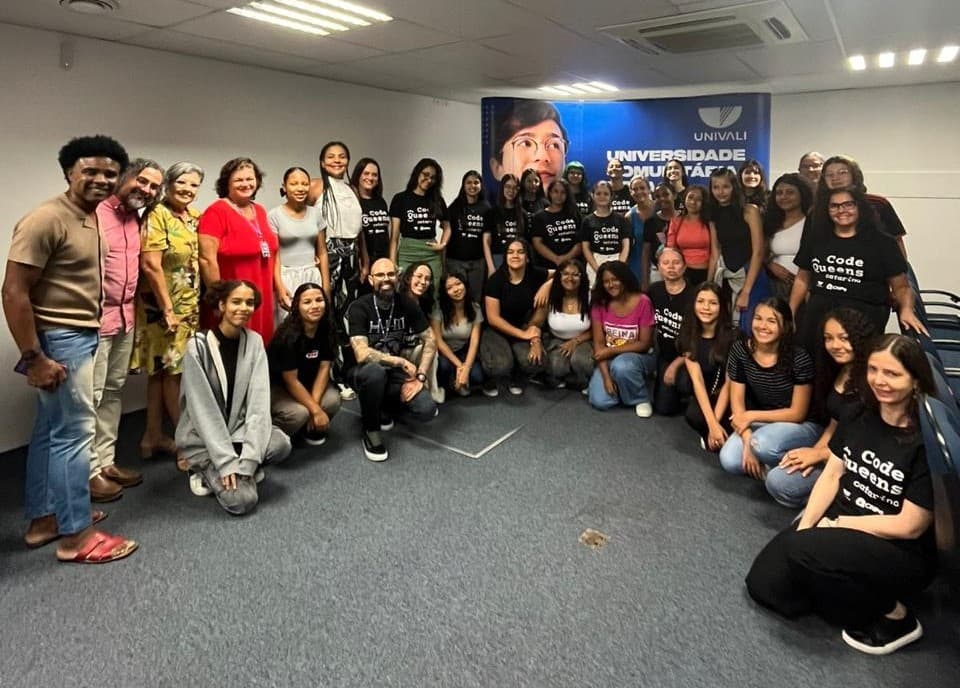 Meninas na Ciência: projeto ensina programação a estudantes da rede municipal de São José - Prefeitura Municipal De São José