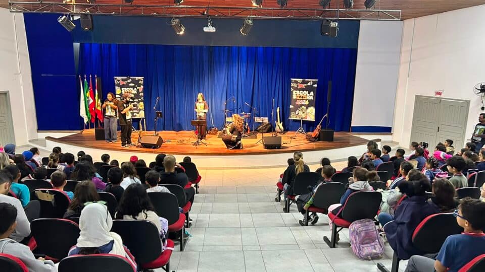 Projeto leva música e inspiração a escolas públicas de São José com apresentações gratuitas