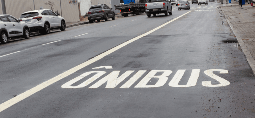 São José Reforça Faixa Exclusiva de Ônibus e Alerta Motoristas na Presidente Kennedy