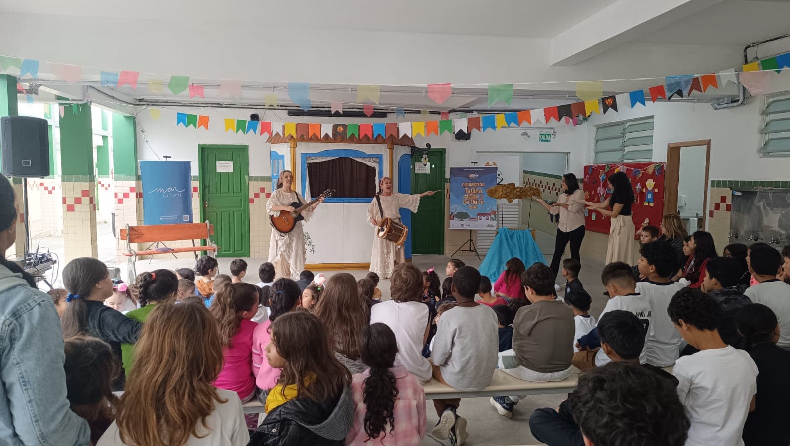 Escolas de São José recebem espetáculo inspirado nas tradições catarinenses