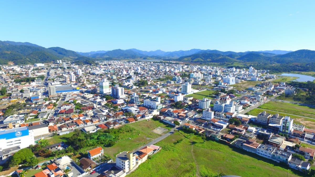 Cinco cidades de SC entram no top 10 de menor endividamento no Sul do Brasil