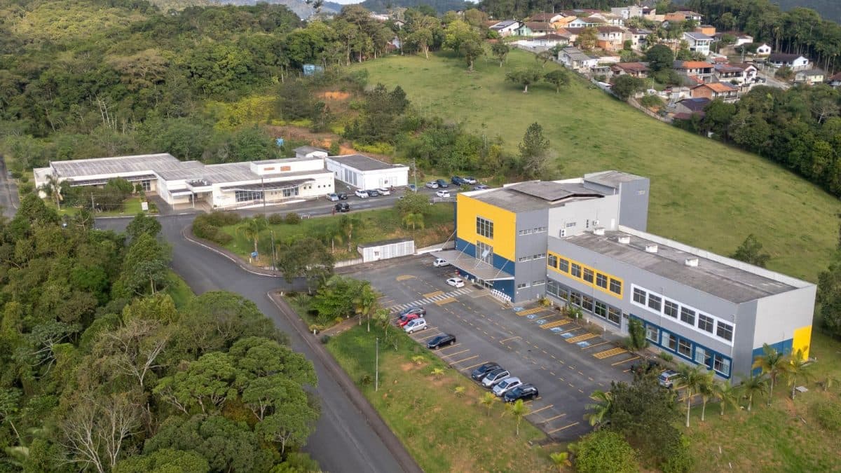 Novo hospital que prometia reduzir fila dobra atendimentos, mas saúde segue sem ‘alívio’ em SC