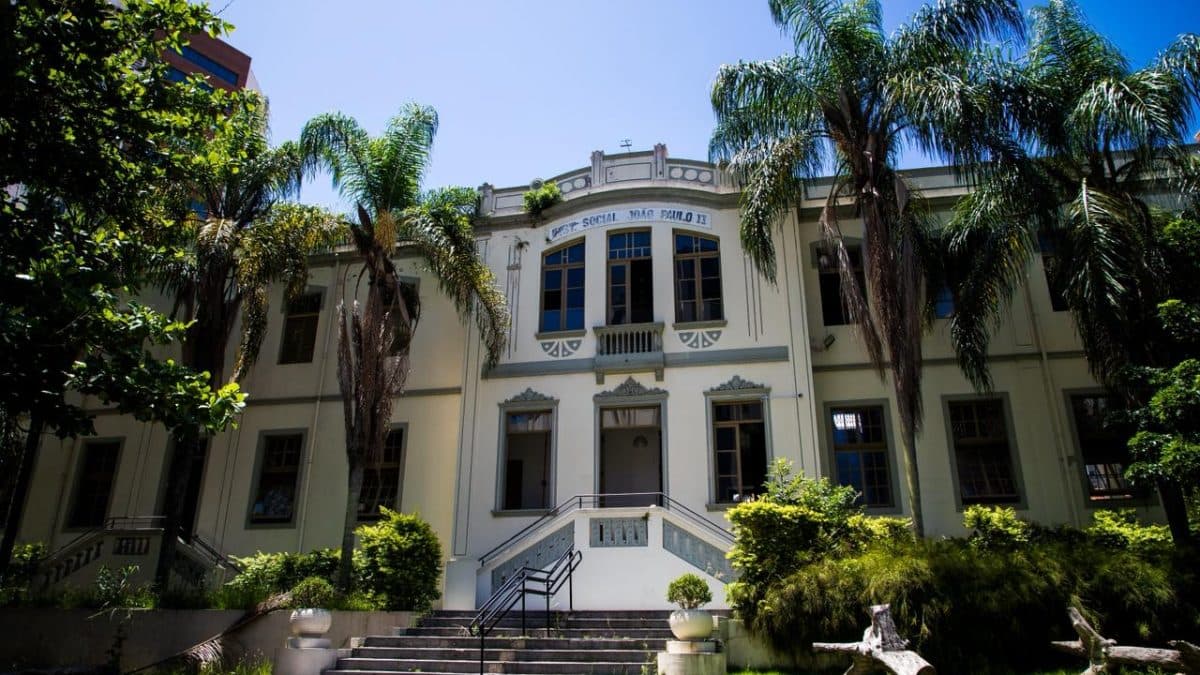 Prédio histórico no Centro de Florianópolis vira escola pública integral; matrículas abrem hoje