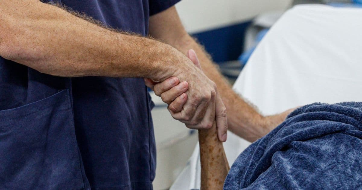 Tratamento que alivia dor por até 3 meses vira esperança em hospital de Joinville