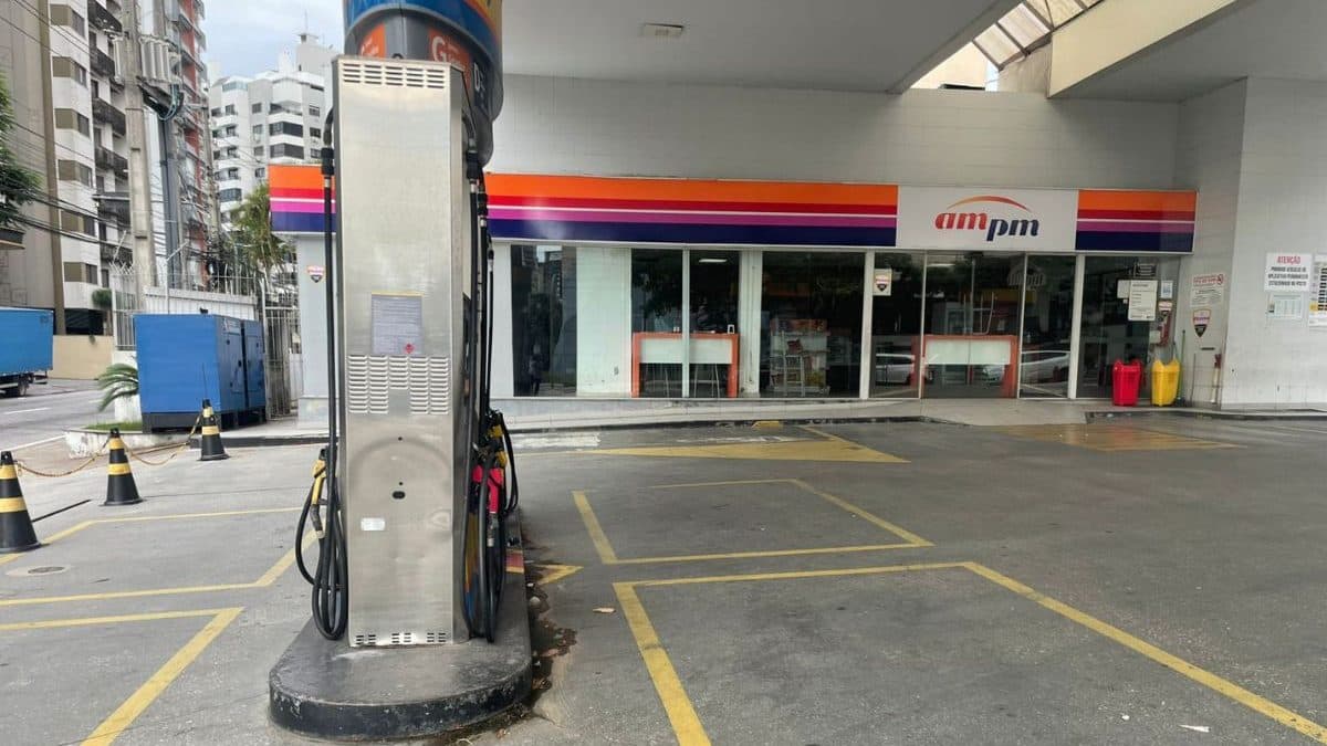 Entenda por que tradicional posto de gasolina está fechado em famosa avenida de Florianópolis