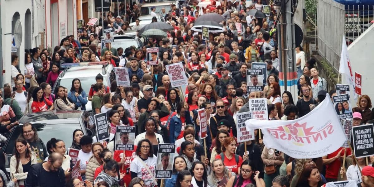 Justiça dá 24 horas para fim da greve dos servidores em Florianópolis