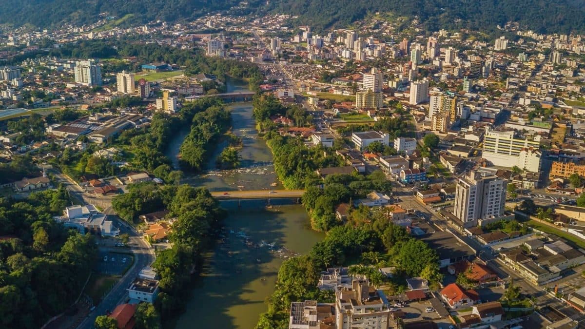Rio Itapocu: A Veia D'água Essencial para a Gigante Industrial WEG e o Norte de SC