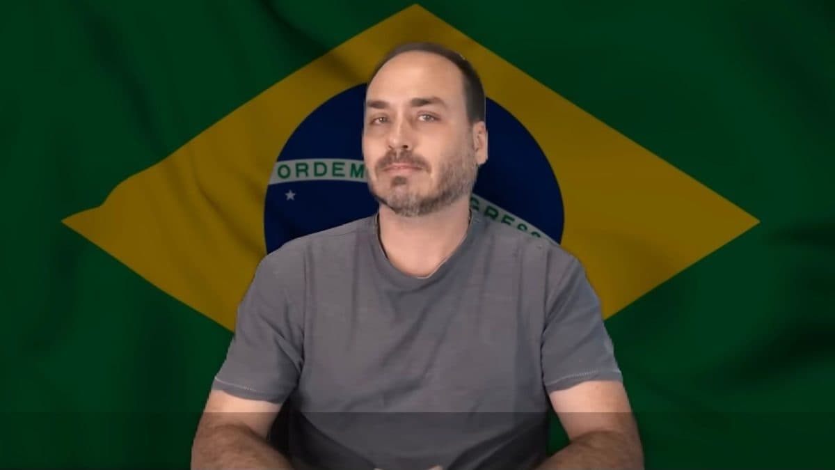 A distância de Carlos Bolsonaro dos catarinenses a menos de um mês das eleições