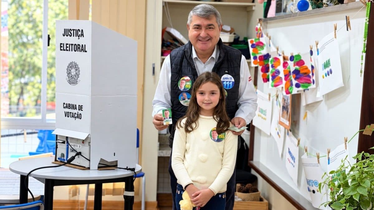 Candidato ao Senado por SC, Antídio Lunelli vota em Jaraguá do Sul e pede escolha consciente dos eleitores