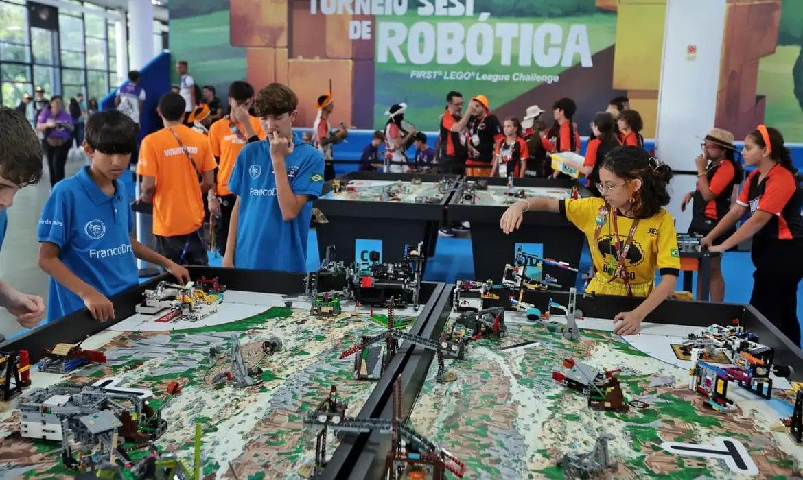 Santa Catarina representada no Festival SESI de Educação para mundial de robótica nos EUA - Rádio Tropical FM 99.1