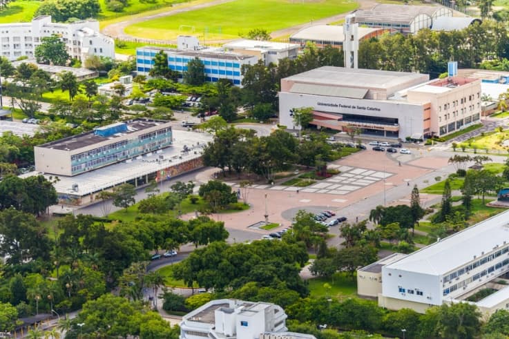 ACIF questiona monumento ao MST na UFSC; Praça Pio XII é concedida em Florianópolis