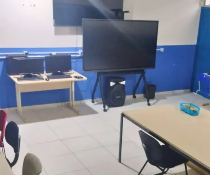 Itajaí investe em tecnologia na educação com 200 computadores - Visor Notícias