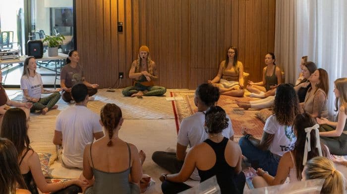 Manhã de yoga, matcha e autocuidado: Colinas de Camboriú recebe encontro exclusivo para mulheres