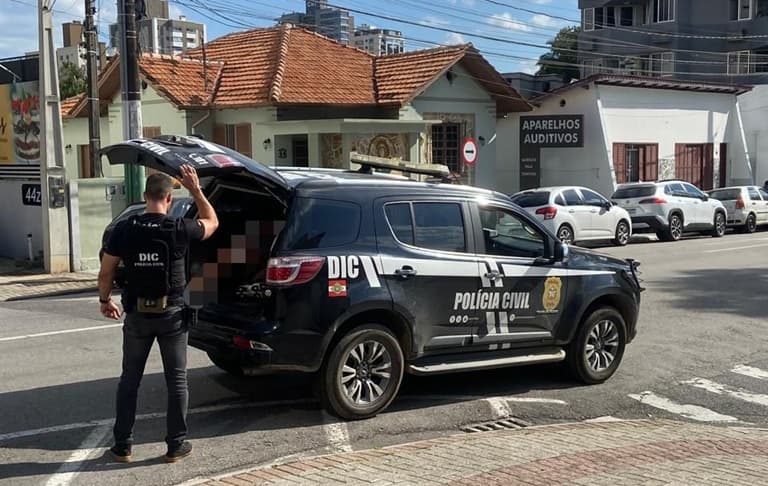 Polícia Civil apreende cocaína e prende suspeito por tráfico em Brusque