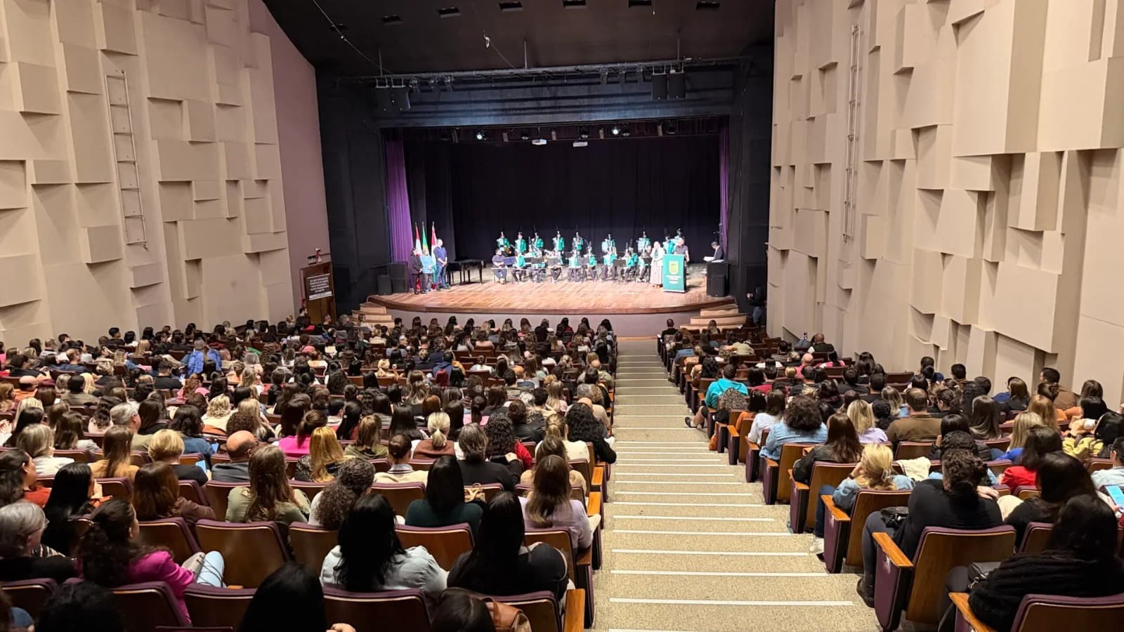 Jaraguá do Sul conquista 3º lugar no Brasil em educação e homenageia professores por resultado histórico