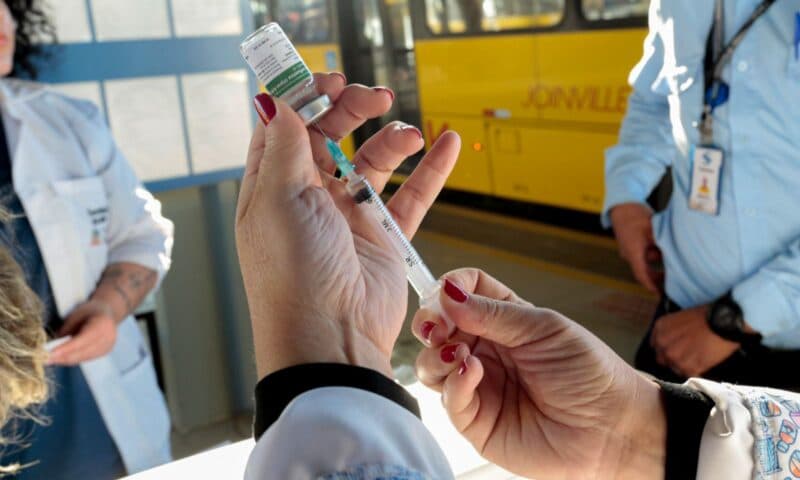 Com vacina liberada para todos os públicos, Prefeitura de Joinville abre unidades no fim de semana e oferece vacinação nos Terminais do Transporte Coletivo