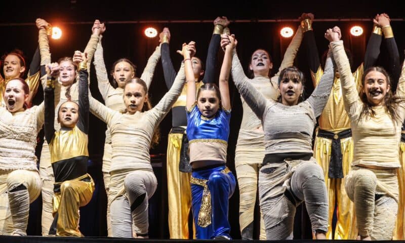 Emoção e Talento Marcam Abertura da 3ª Mostra Dança na Escola em Joinville