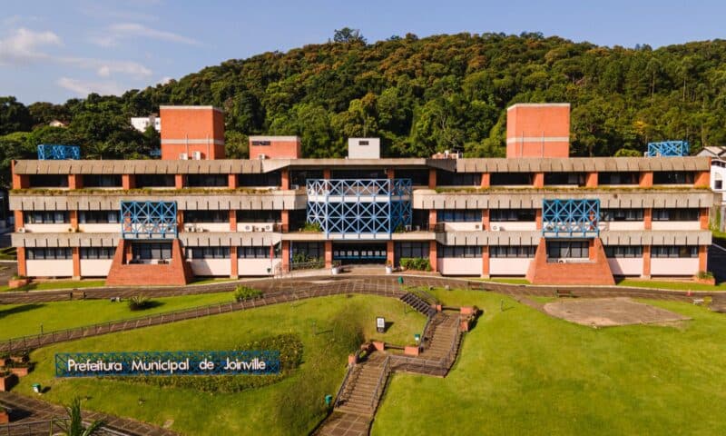 Prefeitura de Joinville informa horários de atendimento no ponto facultativo do Dia do Servidor e no Dia de Finados