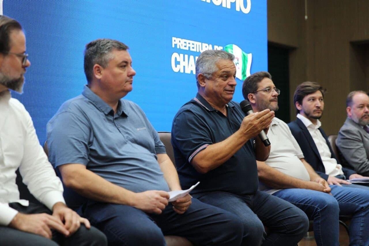 João Rodrigues passa cargo em Chapecó e prepara renúncia para disputar governo de SC