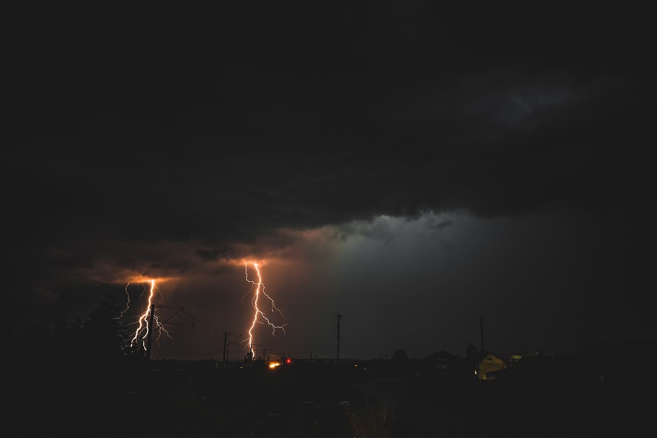 INMET emite alerta amarelo de tempestade com risco de granizo em Blumenau e região até segunda-feira (30)