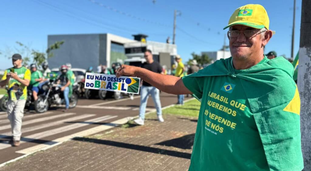 Manifestantes movimentam o Centro de Chapecó neste domingo - Portal Tri Notícias