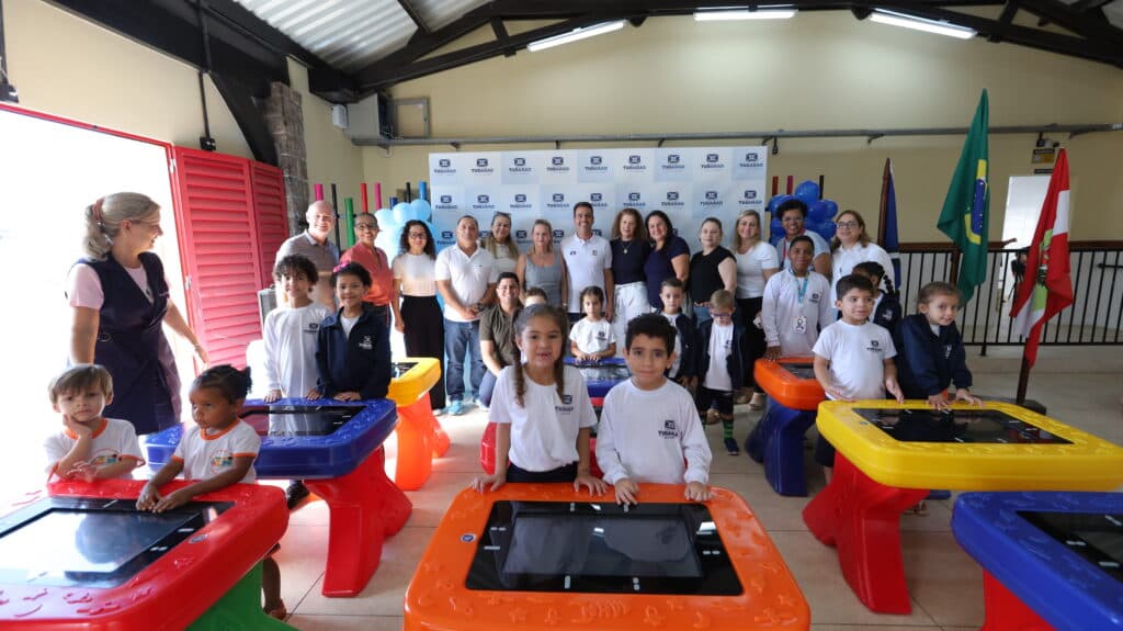 Educação de Tubarão investe R$ 311 mil em mesas digitais para fortalecer inclusão e aprendizagem
