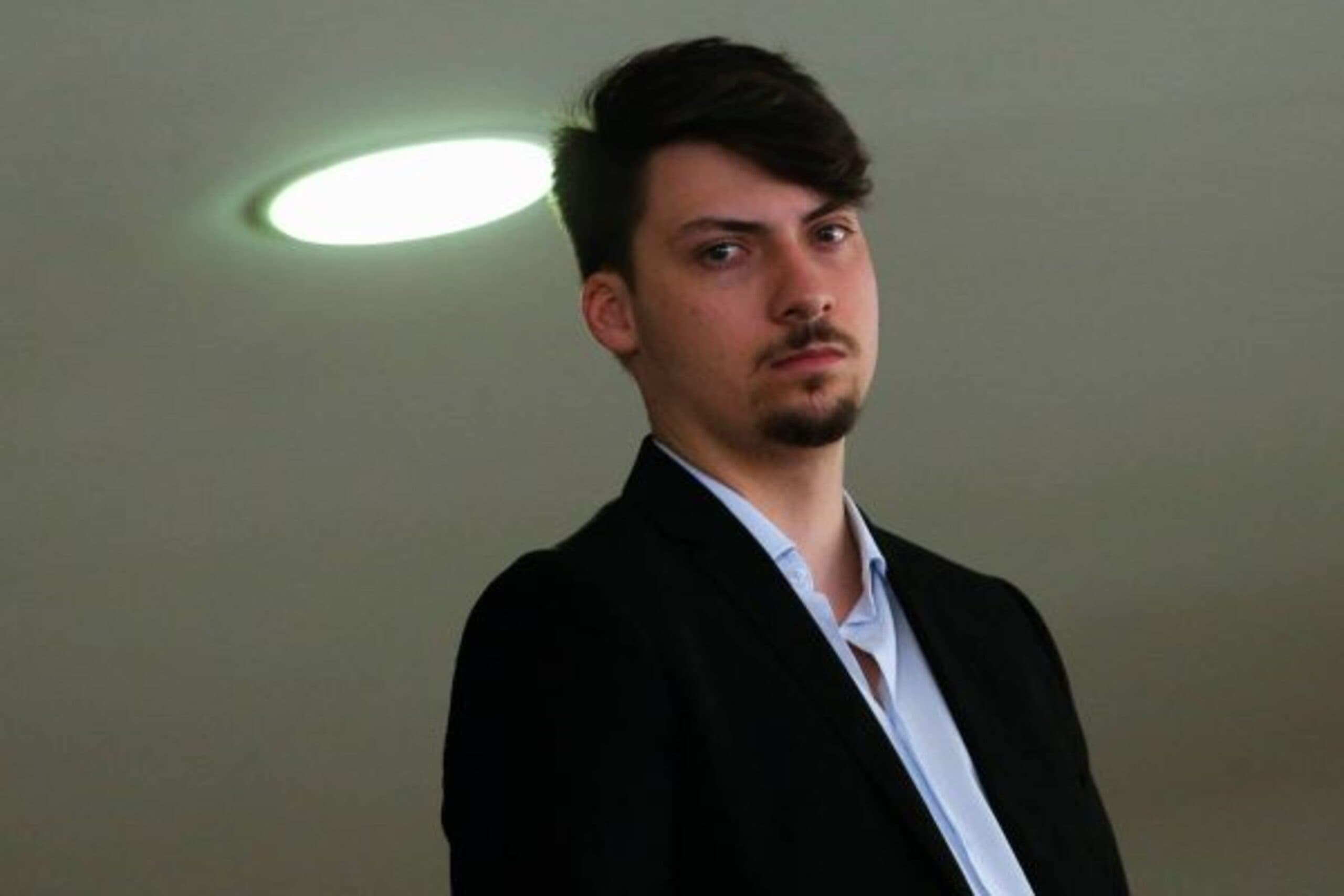 Jair Renan acumula faltas sem justificativa na Câmara de Balneário Camboriú e pode perder vaga em comissão
