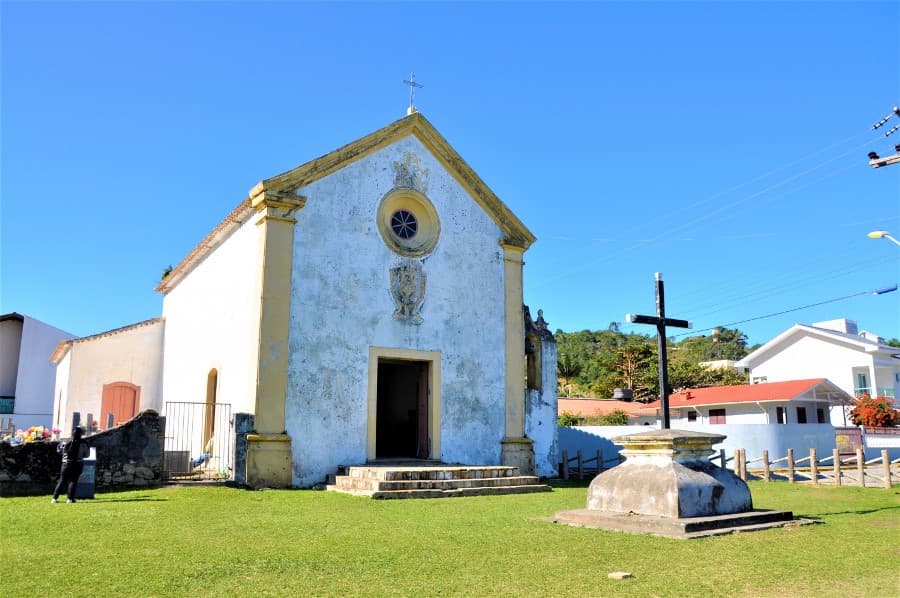Igreja erguida em 1745 em Governador Celso Ramos recebe restauração e mantém viva a história da região