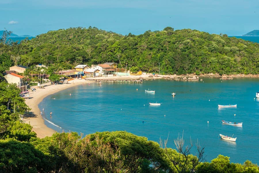 Baía dos Golfinhos é finalista do Prêmio O Melhor do Turismo Brasileiro 2026