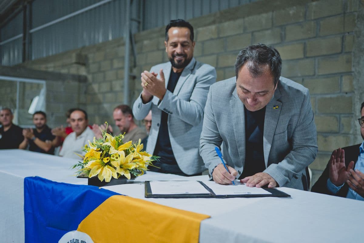 Alexandre assina ordem de serviço para pavimentação da Estrada Geral de Fazenda de Fora