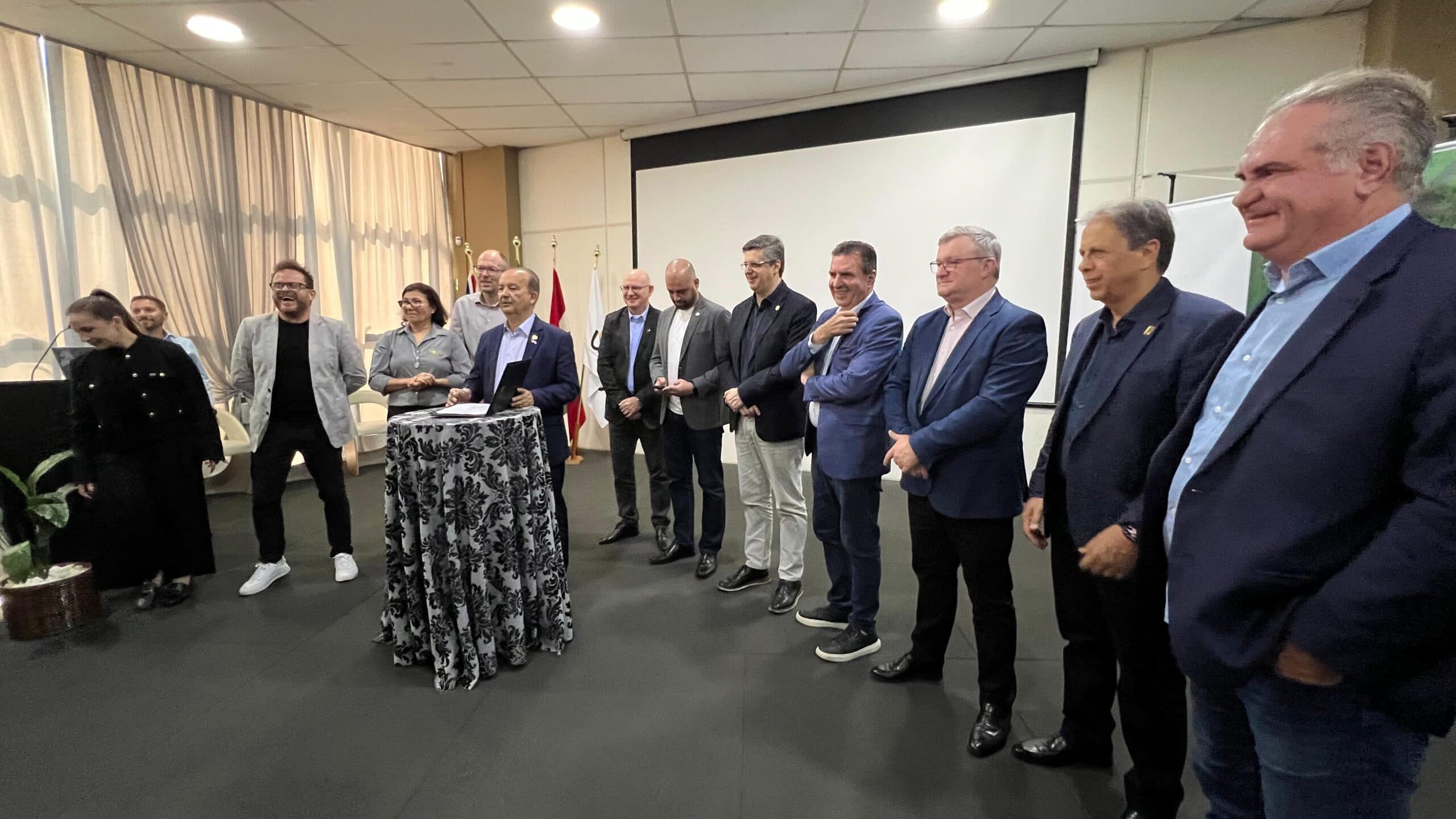 Governo de SC anuncia investimentos em infraestrutura, aeroporto e saúde, em Caçador - Prefeitura de Caçador |