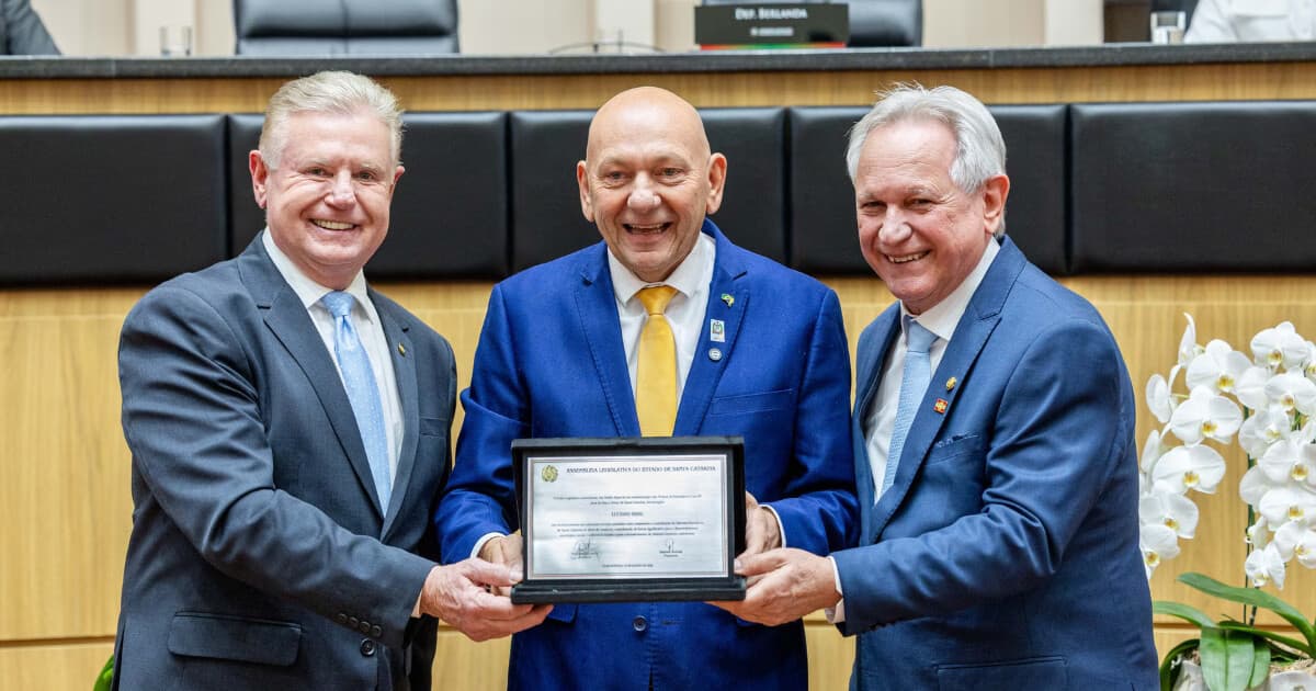 Luciano Hang é homenageado em sessão especial na Alesc - O Município