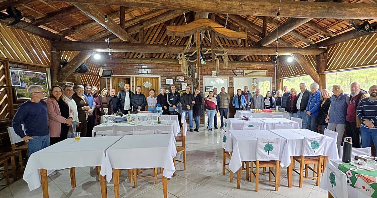 Reencontro de ex-alunos da Fundação Educacional de Brusque ganha galeria especial - O Município