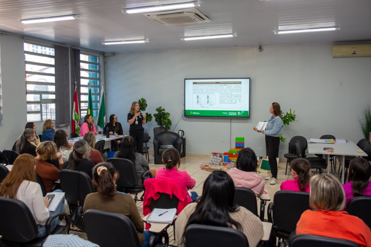 SECRETARIA DE EDUCAÇÃO DE CHAPECÓ PROMOVE FORMAÇÃO PARA PROFISSIONAIS DAS SALAS INTEGRATIVAS