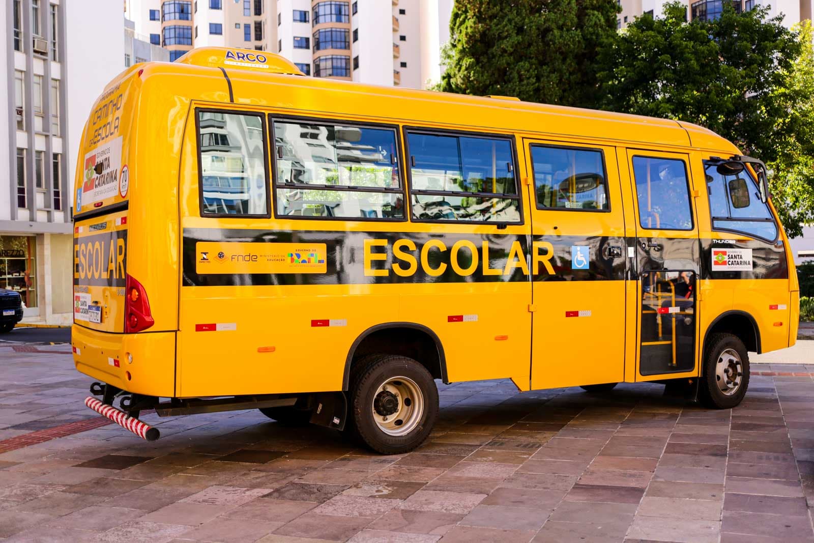 Lages recebe novo ônibus para reforçar transporte escolar no interior