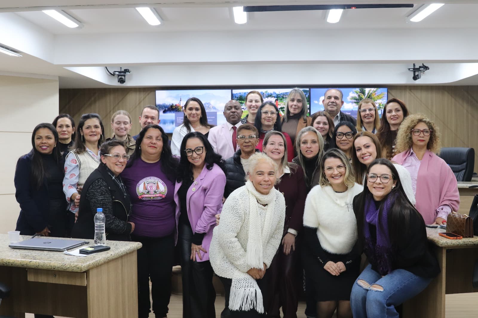 Audiência pública debate criação da Secretaria da Mulher em Criciúma