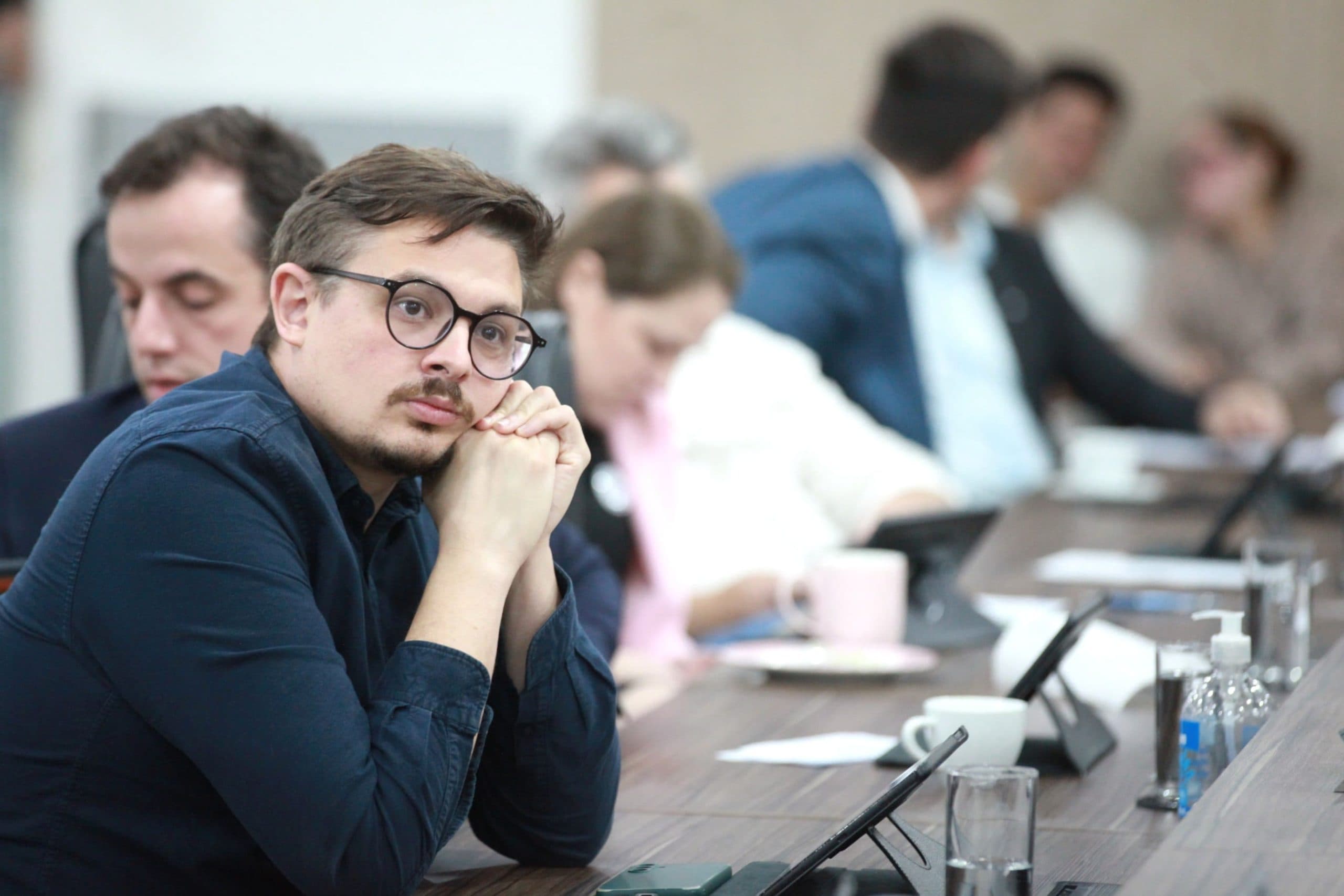 Câmara de Blumenau aprova programa para reduzir uso de telas entre jovens