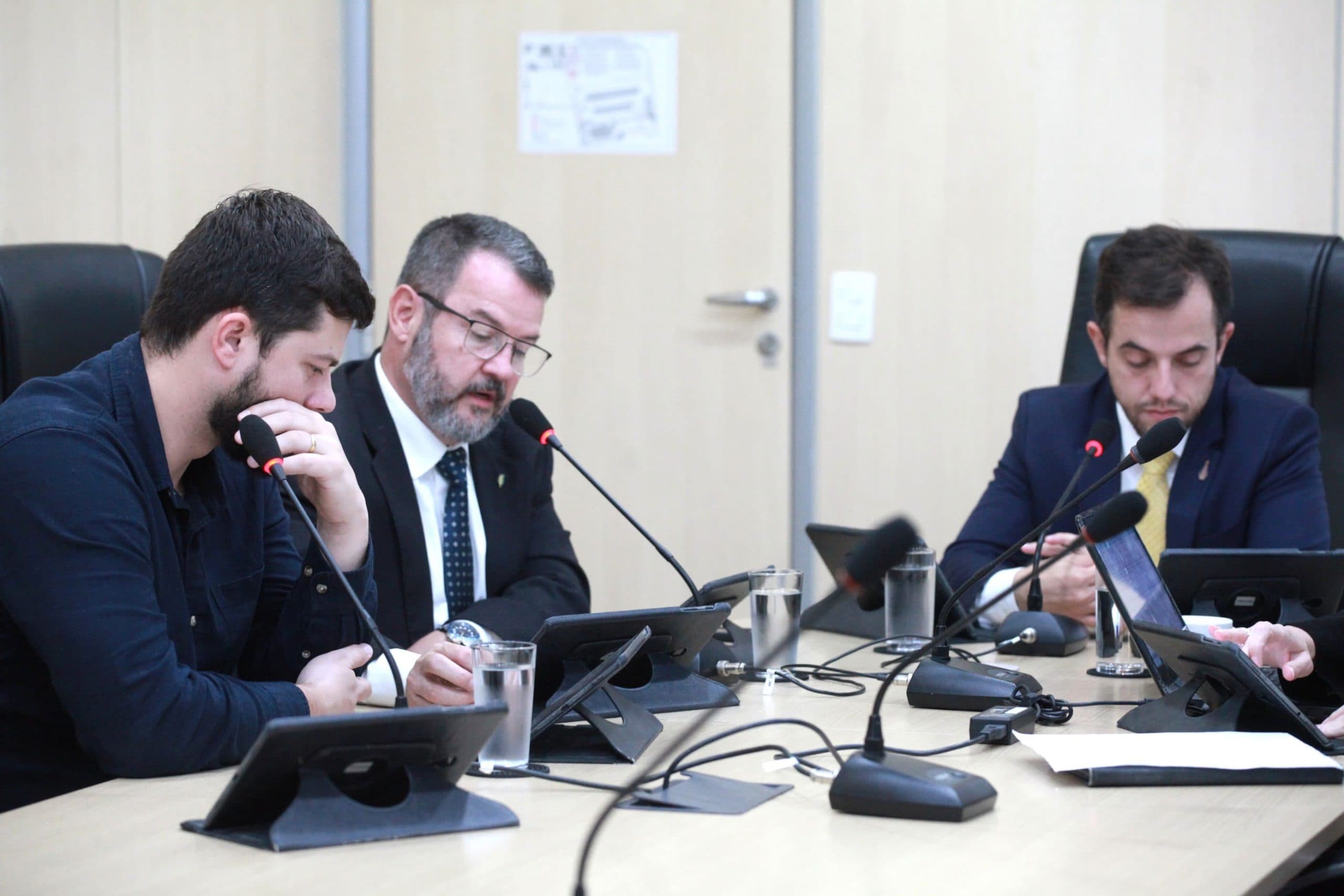 Comissões da Câmara de Blumenau aprovam projetos sobre educação, transporte e saúde escolar