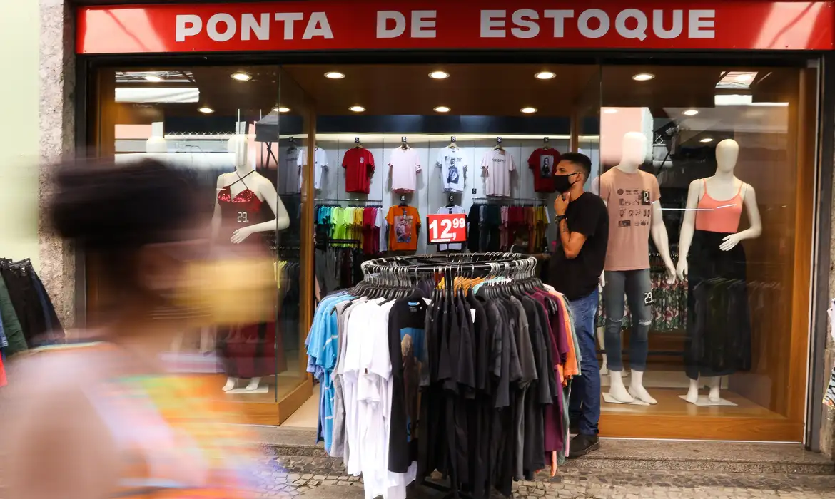 Sindicato do Comércio da Região de Chapecó orienta empresas sobre funcionamento do comércio em feriados