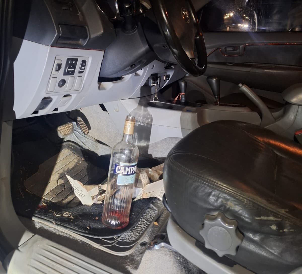 Motorista bêbado dirige em zigue-zague, foge da polícia e acaba preso em rodovia de Chapecó