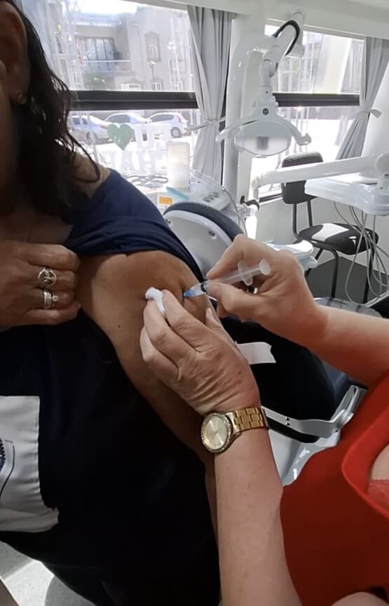 Ação da saúde imuniza 752 pessoas contra Influenza em um único dia em Chapecó