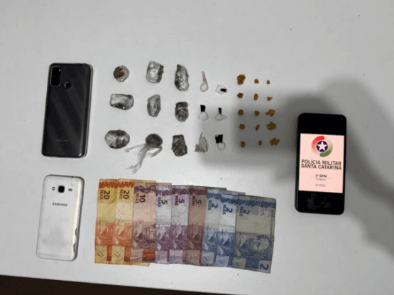 Polícia apreende crack, maconha e cocaína durante abordagem em Chapecó