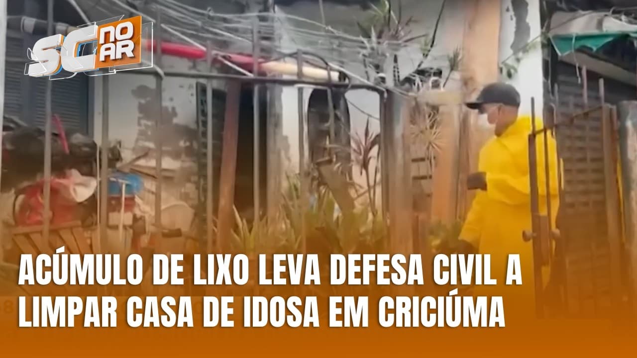Idosa é internada após acumular grande quantidade de lixo em Criciúma