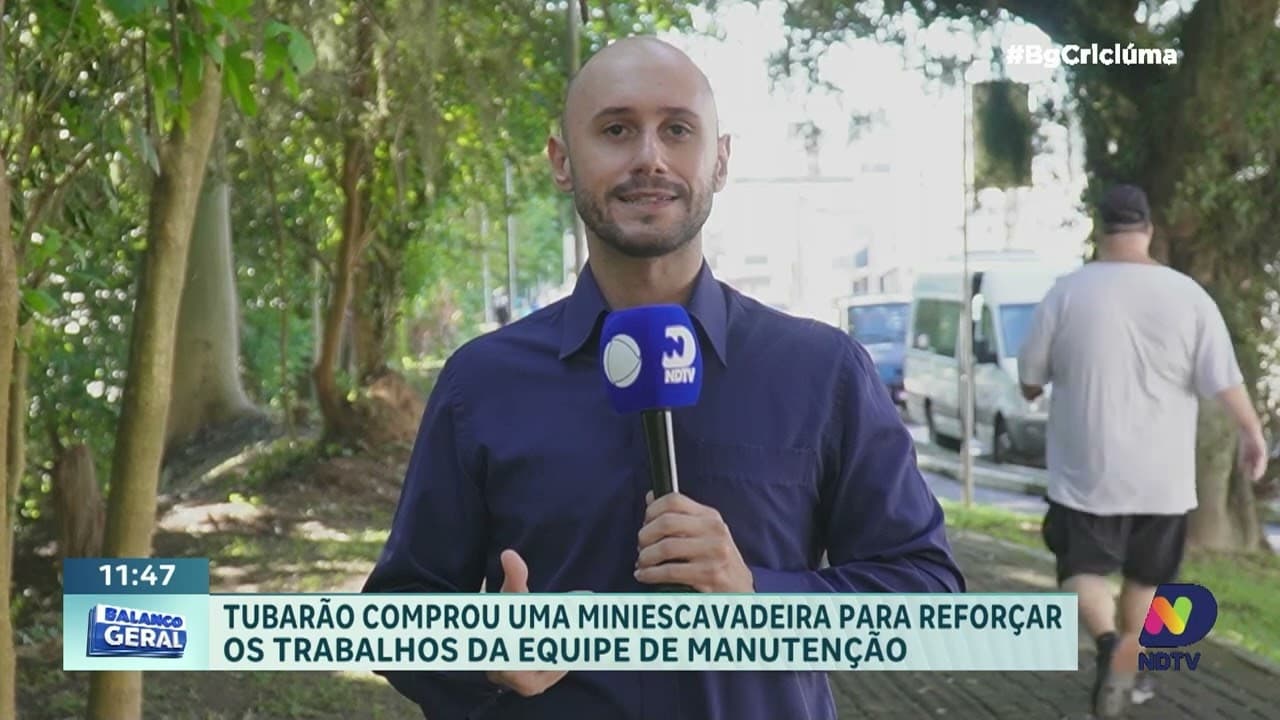 Fundação de Educação reforça manutenção com miniescavadeira