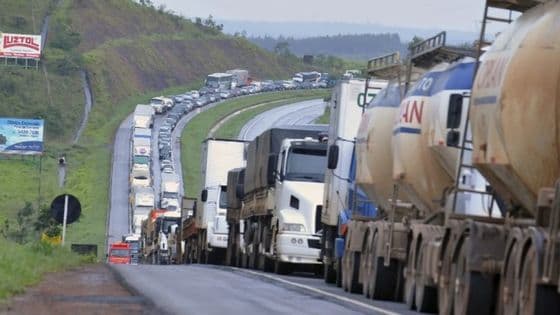 Caminhoneiros aderem à greve nacional e se mobilizam em Itajaí e outras cidades - Portal da Cidade - Brusque / SC