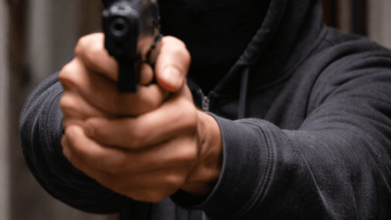 Pai e filhos são rendidos e trancados no banheiro durante assalto em Gaspar - Portal da Cidade - Brusque / SC