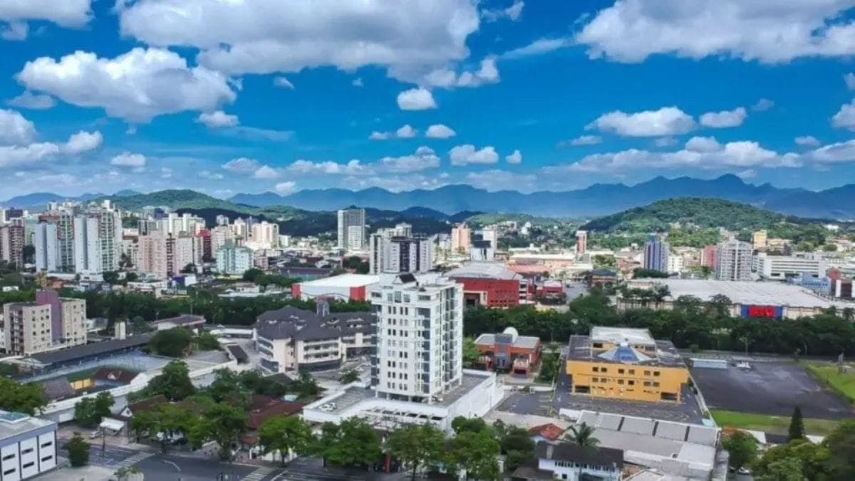 PIB de Itajaí cai e Joinville retoma posto de maior economia de SC
