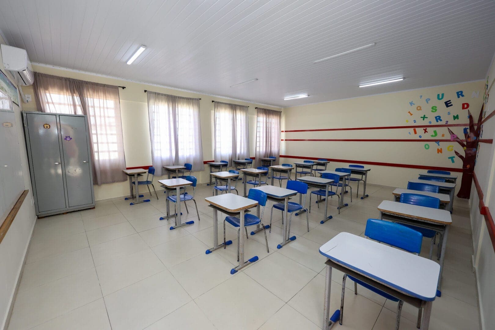 Professor em SC pode ganhar R$ 16,5 mil? Entenda a nova lei em vigor